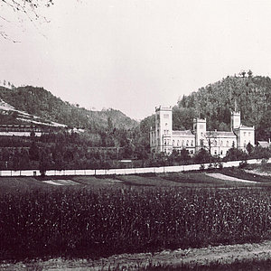 Dresdner Keppschloss vor der Sanierung aus der Ferne 