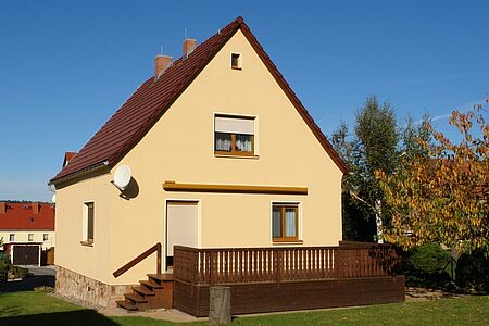 Einfamilienhaus mit frisch gestrichener Fassade