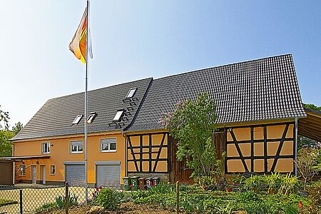 Mehrfamilienhaus mit Fachwerkelemente nach energetischer Sanierung