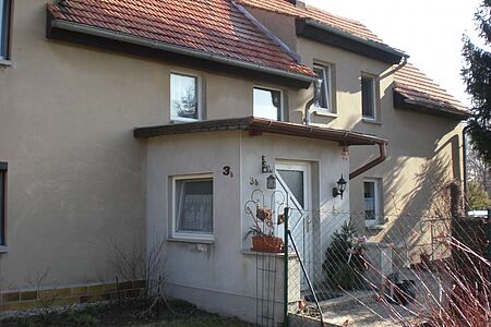Reihenhaus mit verschmutzter Fassade