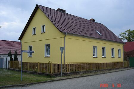 Gelbes Haus nach der Fassadensanierung