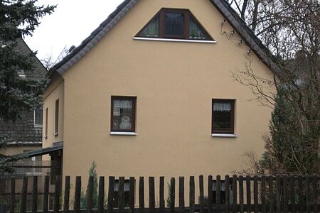 Frisch gestrichenes Haus in Beiges