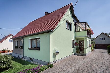 Doppelhaushälfte in strahlendem Pastellgrün