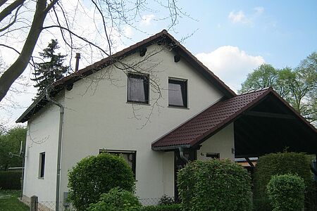 Pastellgrünes Einfamilienhaus