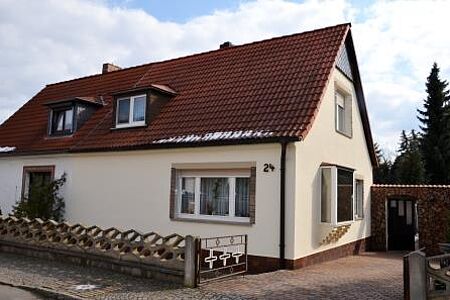Einfamilienhaus nach Sanierungsmaßnahmen mit SPS Spezialputzfassaden