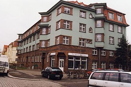 Mehrfamilienhaus nach Fassadensanierung sowie Trockenbau- und Malerarbeiten