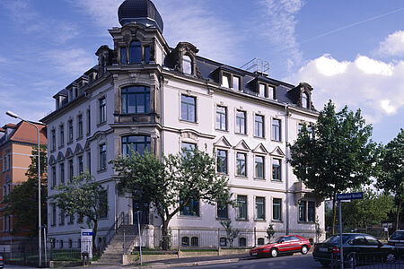 Sanierter Altbau mit externem Treppenaufgang