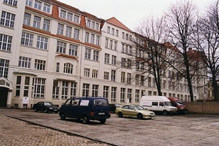 Fabrikgebäude nach der Fassadensanierung