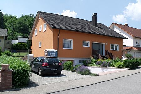 Mehrfamilienhaus nach energetischer Sanierung