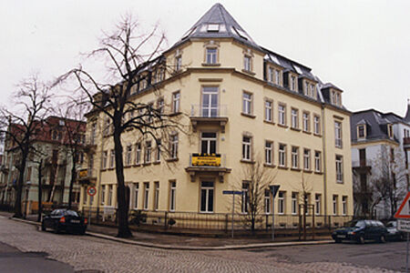 Saniertes Mehrfamilien-Eckhaus