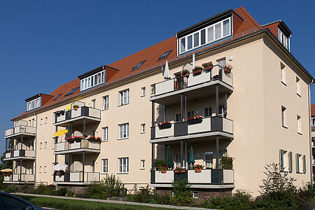 Mehrfamilienhaus mit Balkonen