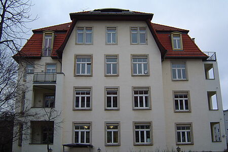 Wohn- und Geschäftshaus nach Fassaden- und Treppenhaussanierung