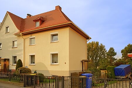 Helloranges Haus nach der Sanierung mit SPS Spezialputz