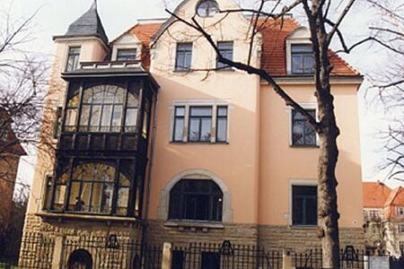 Wohn- und Geschäftshaus nach Maler- und Kunstmalerarbeiten