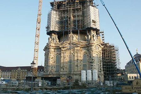Dresdner Frauenkirche während des Wiederaufbaus
