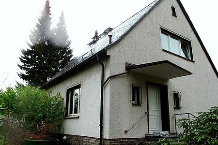 Mehrfamilienhaus vor der Fassadensanierung