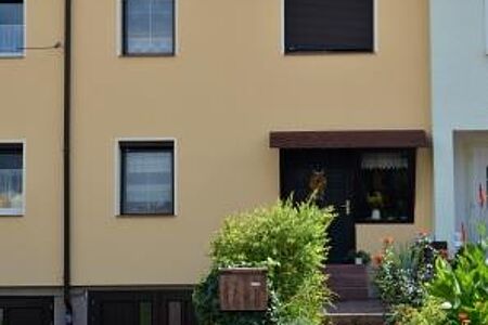 Reihenhaus nach der Fassadensanierung