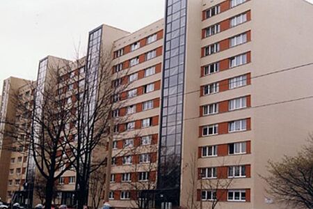 Plattenbau-Mehrfamilienhaus nach der Komplettsanierung