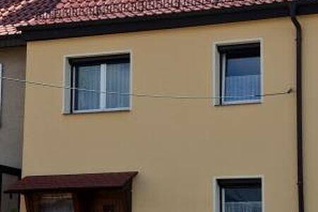 Sanierter Eingangsbereich eines Hauses