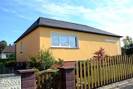Bungalow mit SPS Spezialputzfassade in Orange