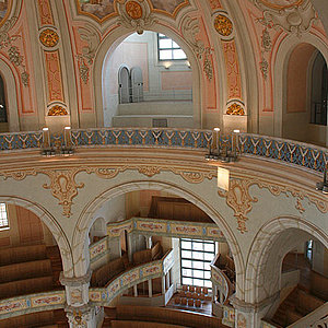 Dresdner Frauenkirche mit ihren einzelnen Etagen von Innen