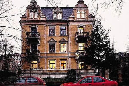 Stadtvilla mit acht Wohneinheiten nach der Komplettsanierung