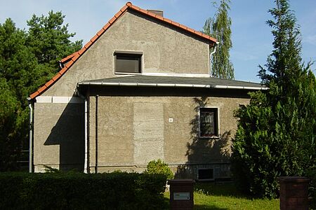 Mehrfamilienhaus mit alter Fassade
