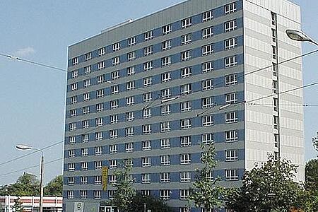 Plattenbau mit 216 Wohneinheiten
