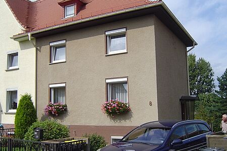 Graues Haus vor der Sanierung
