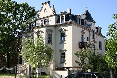 Sanierte Altbauvilla mit Garten