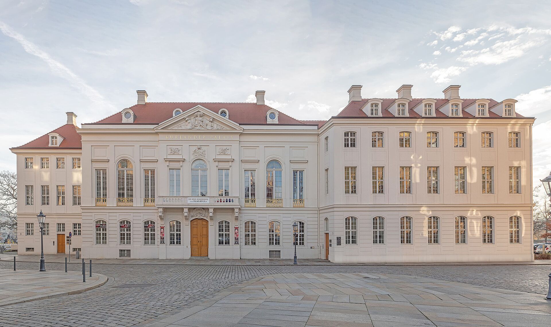 Imposanter Altbau mit sanierter Fassade