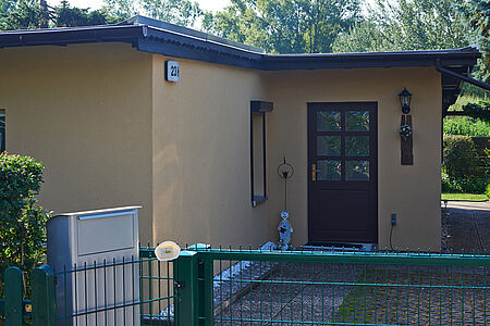 Bungalow mit frisch gestrichener Fassade