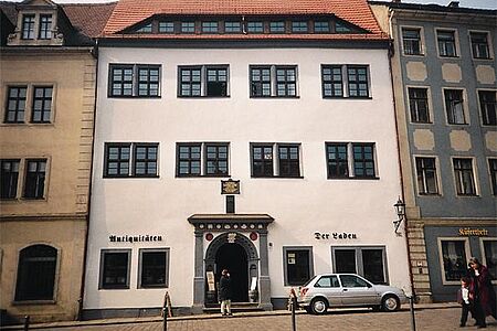 Wohn- und Geschäftshaus nach Fassadenarbeiten, Maurerarbeiten, Putzarbeiten, Estricharbeiten, Fliesenarbeiten, Malerarbeiten