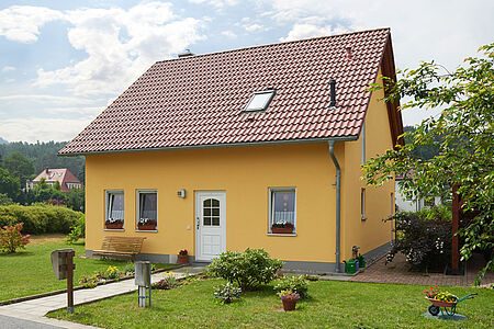 Einfamilienhaus in strahlendem Orange